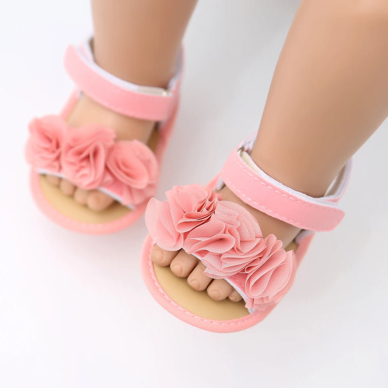 Sandálias macias para bebês meninos e meninas, vestido de noiva infantil, sandália de praia plana, sapatos recém-nascidos, First Walkers, verão
