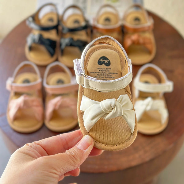 Sandálias infantis para meninos e meninos, sapatos de praia casuais com laço de flor, sola de borracha antiderrapante, conforto, ao ar livre, verão