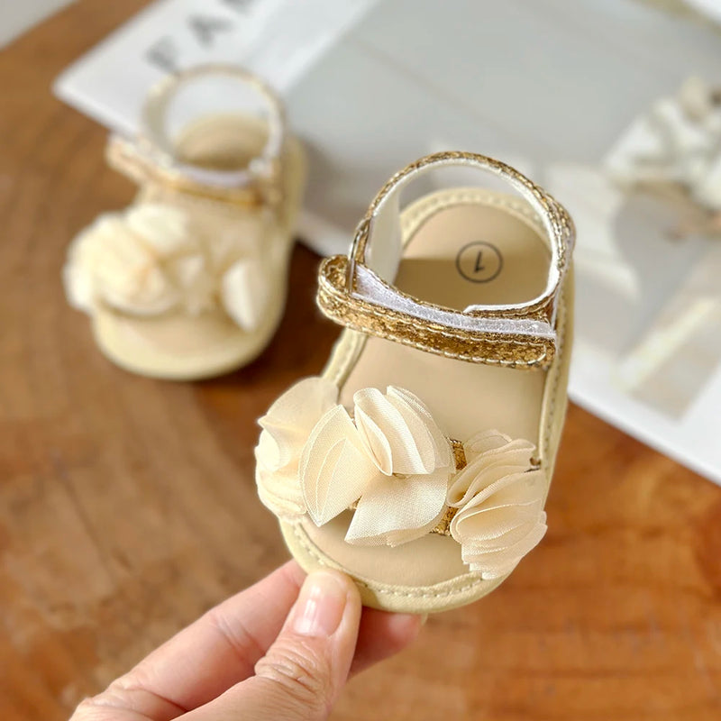 Sandálias macias para bebês meninos e meninas, vestido de noiva infantil, sandália de praia plana, sapatos recém-nascidos, First Walkers, verão